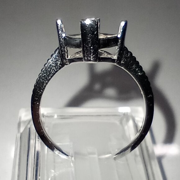 10Kt White Gold 8x8mm Square Ring Casting - Picture 4 of 4